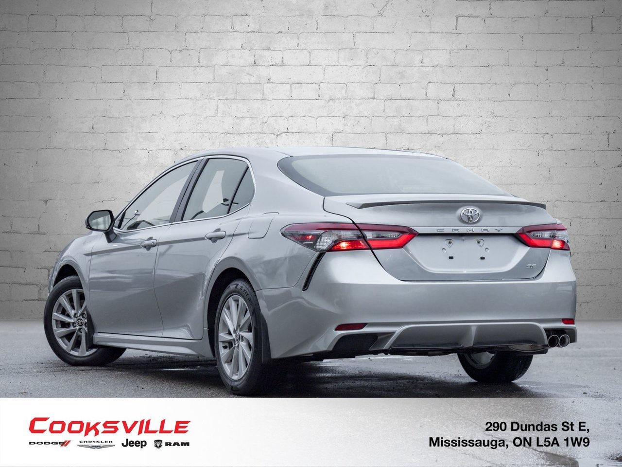 2024 Toyota Camry SE Photo