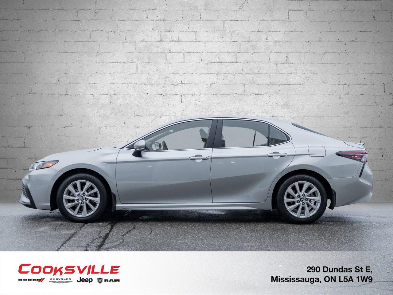 2024 Toyota Camry SE Photo