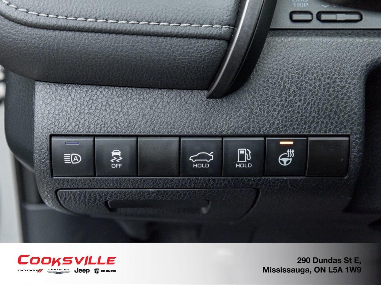 2024 Toyota Camry SE Photo