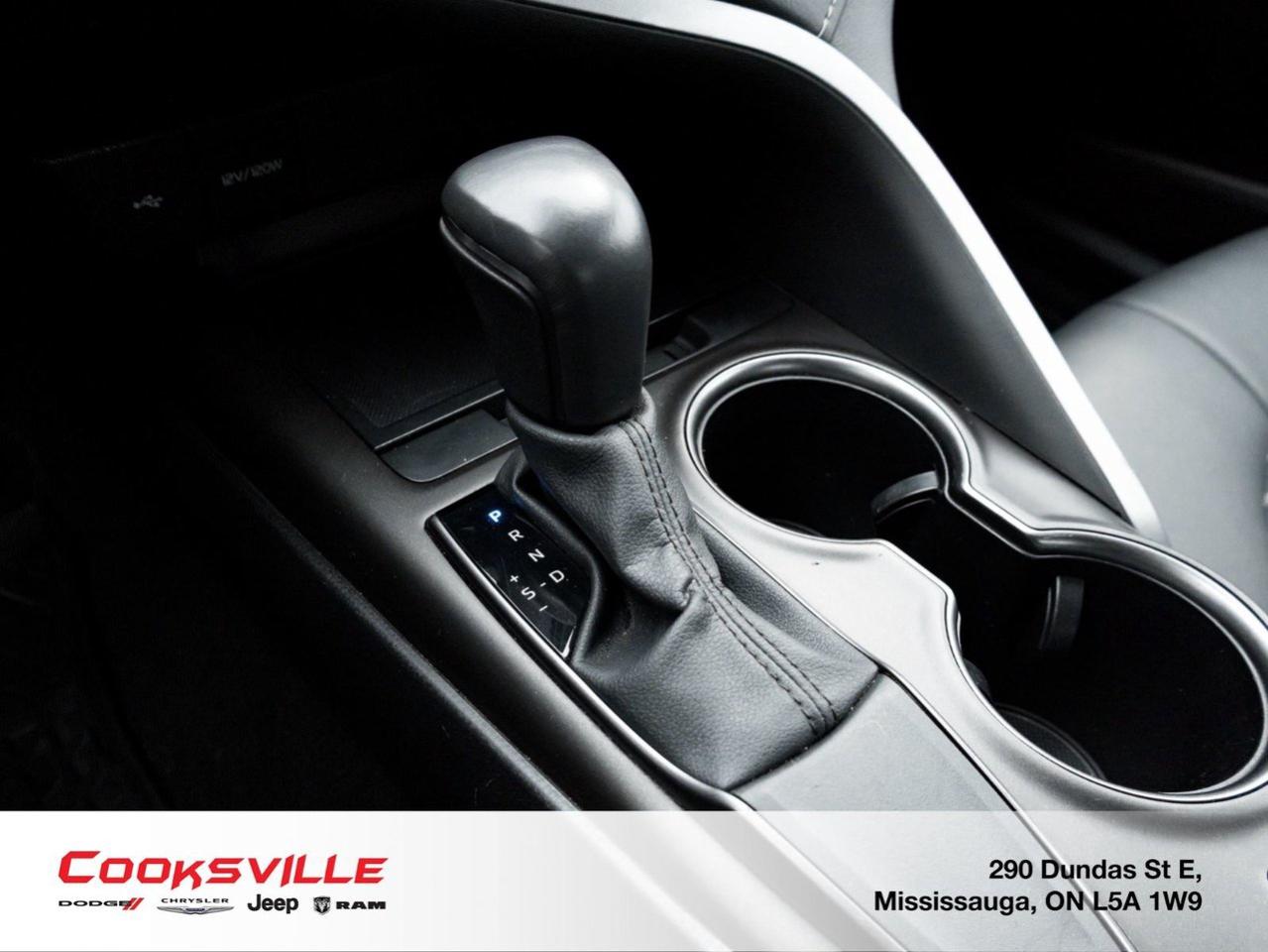 2024 Toyota Camry SE Photo