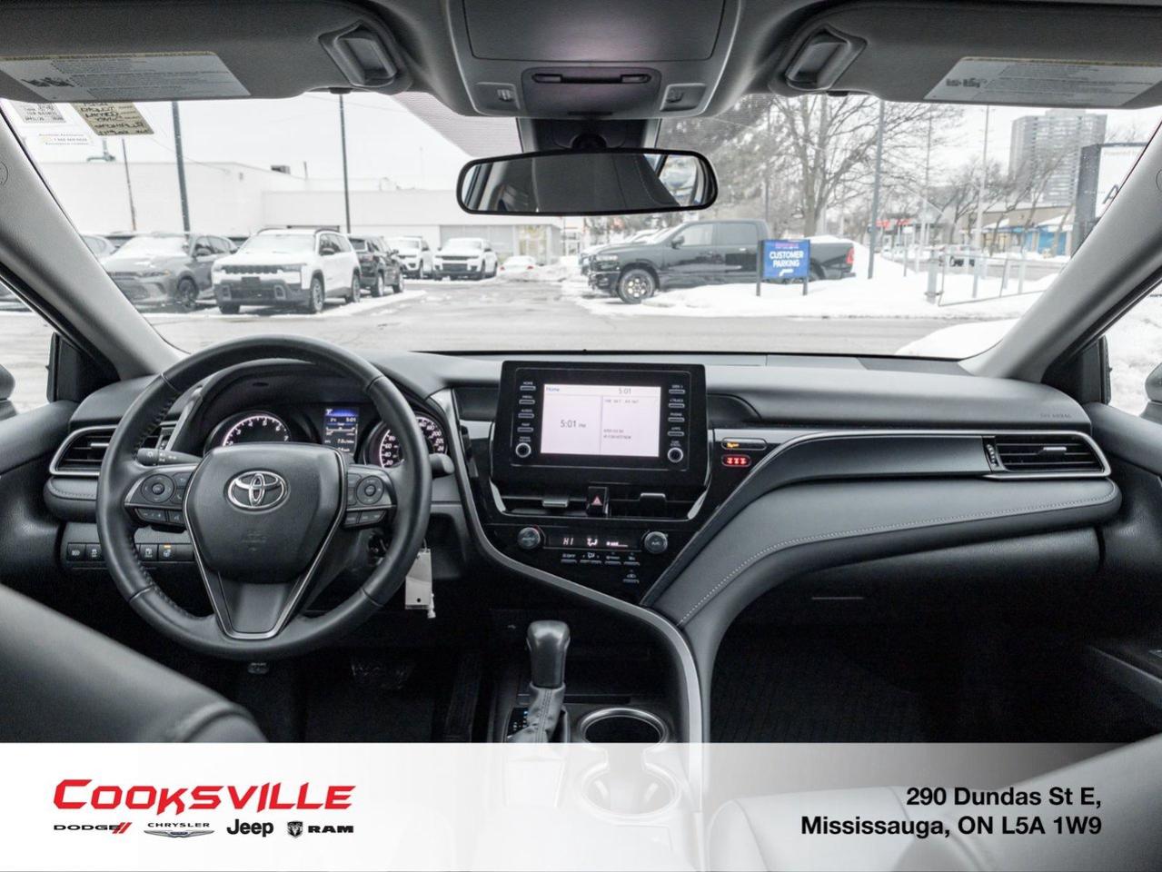 2024 Toyota Camry SE Photo