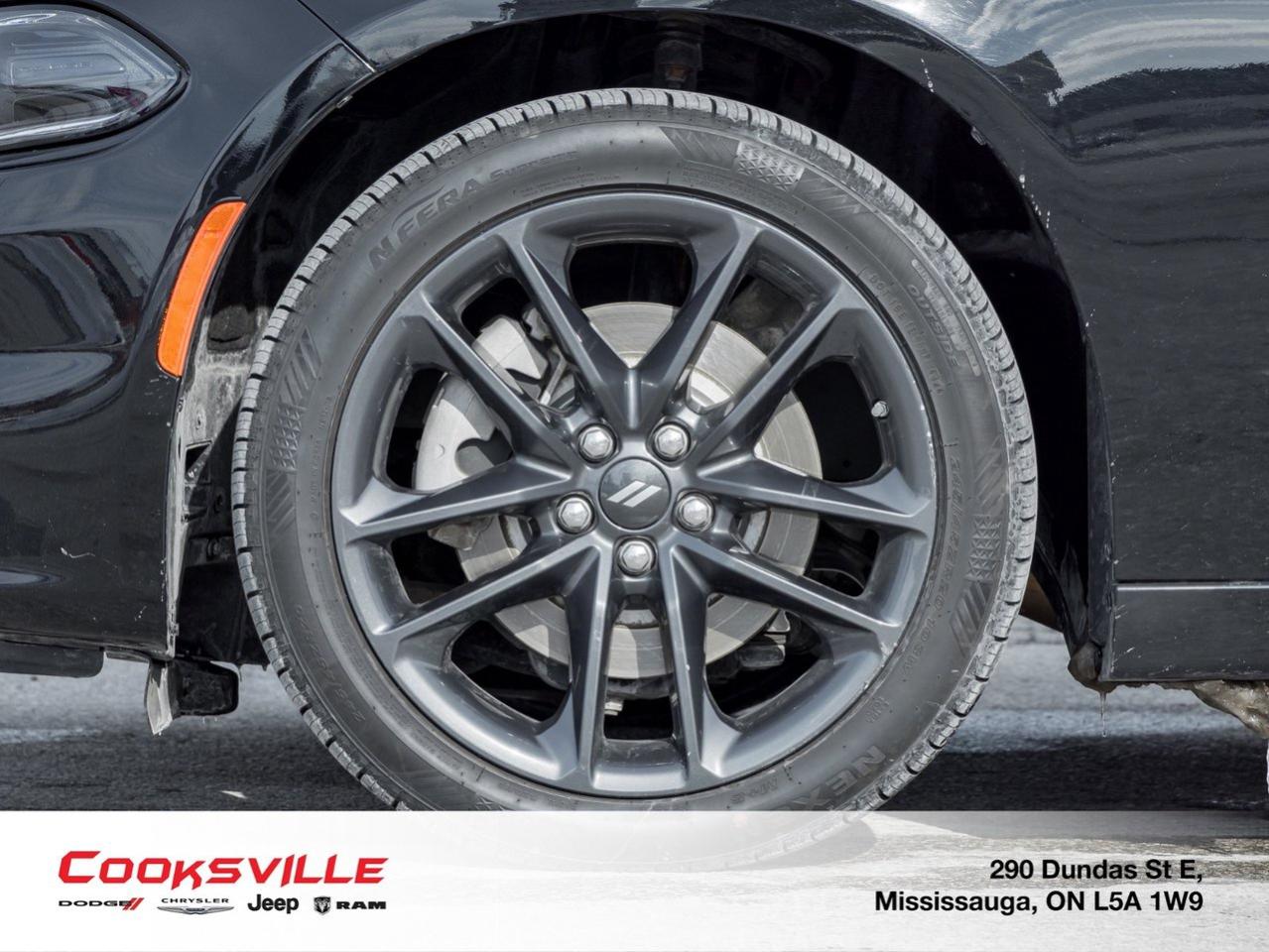 2023 Dodge Charger SXT AWD Photo3