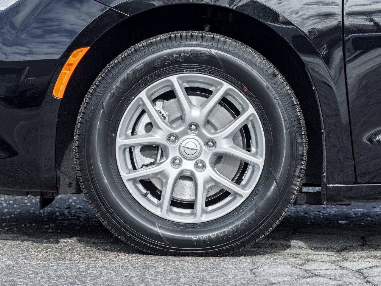 2026 Chrysler Grand Caravan SXT Photo3