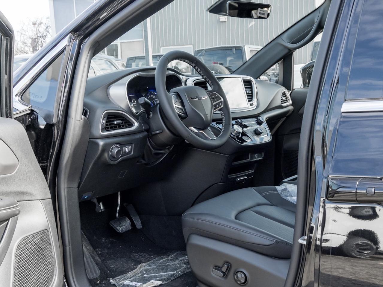 2026 Chrysler Grand Caravan SXT Photo