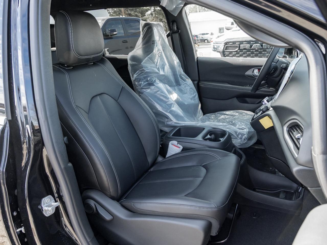 2026 Chrysler Grand Caravan SXT Photo