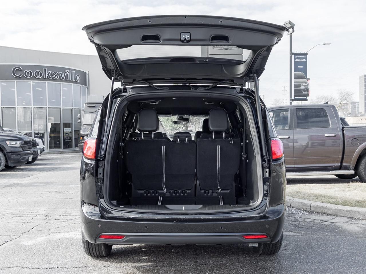 2026 Chrysler Grand Caravan SXT Photo