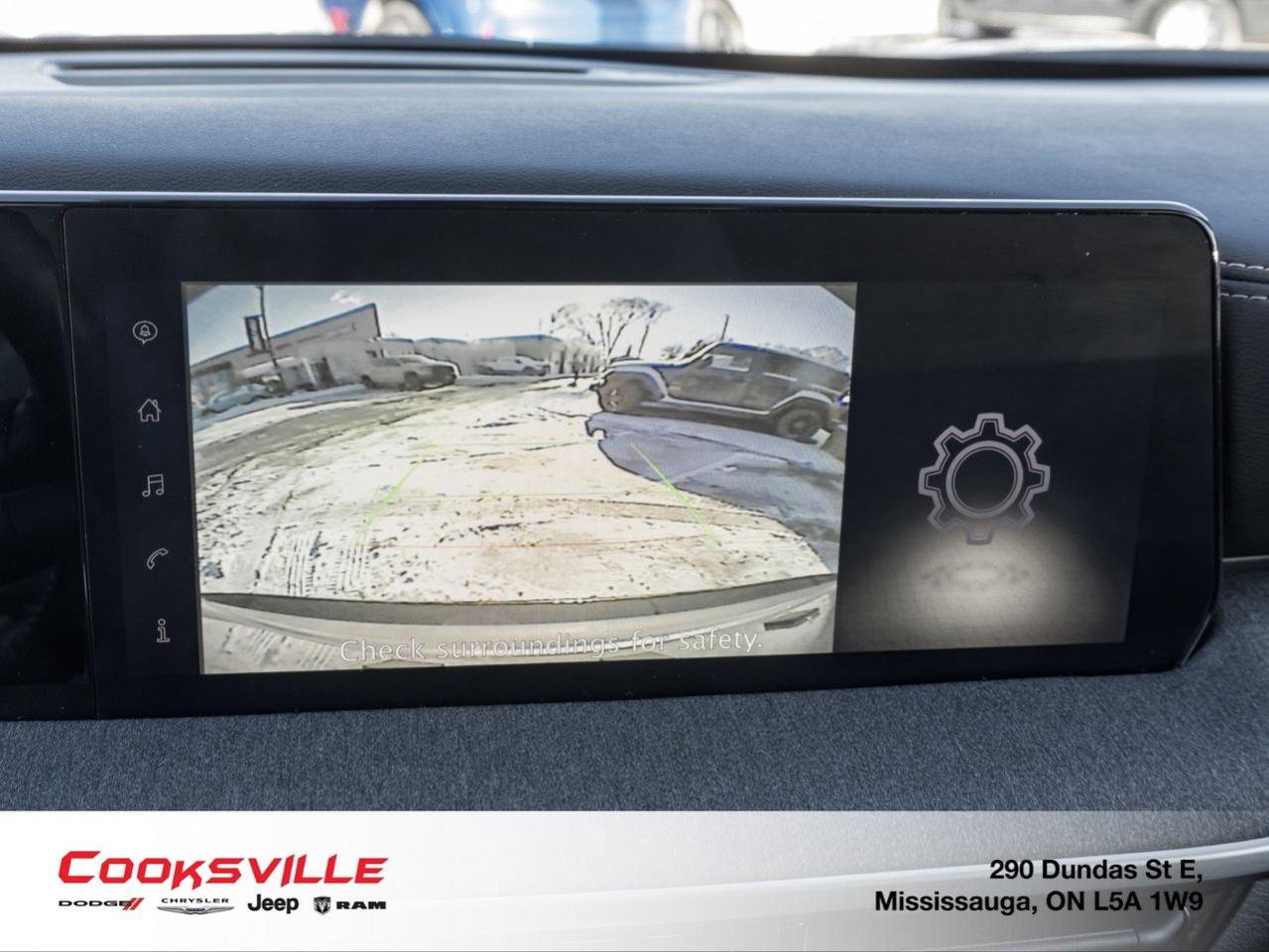 2025 Nissan Kicks Play SV FWD Photo