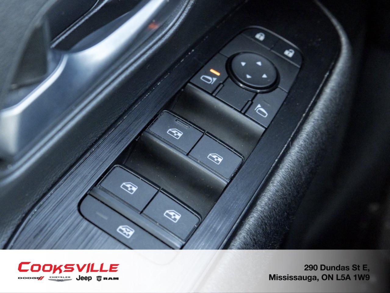 2025 Nissan Kicks Play SV FWD Photo