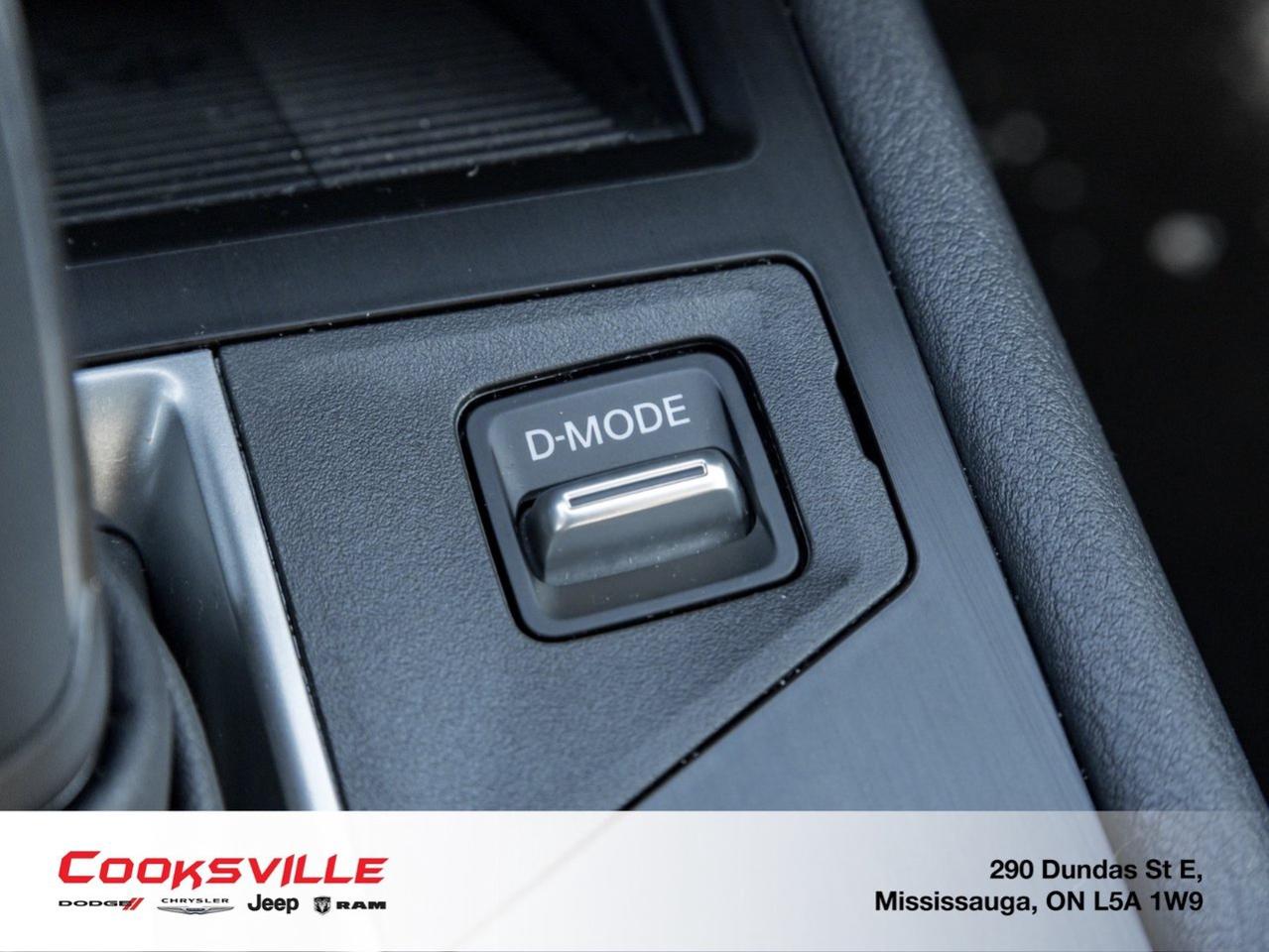 2025 Nissan Kicks Play SV FWD Photo