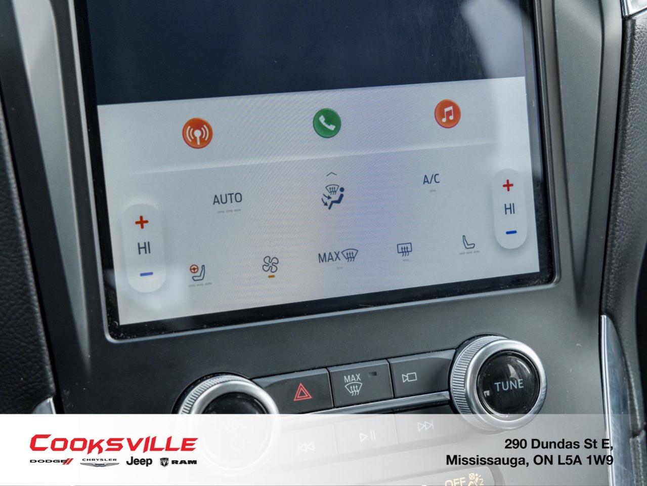 2024 Ford Edge Titanium AWD Photo