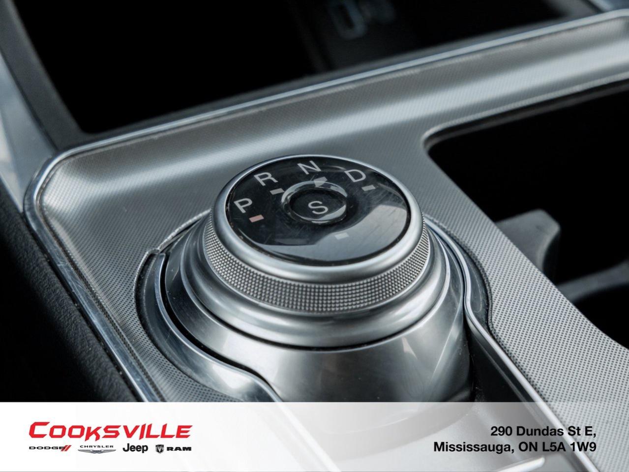 2024 Ford Edge Titanium AWD Photo