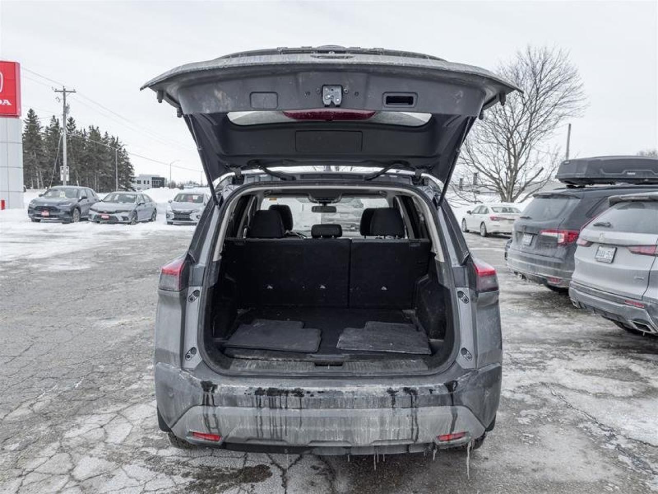 2023 Nissan Rogue SV MOONROOF Photo