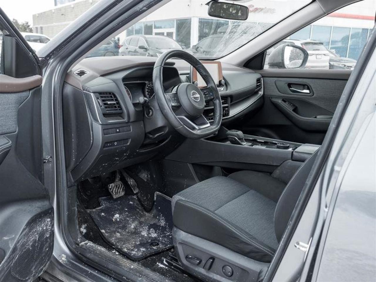 2023 Nissan Rogue SV MOONROOF Photo