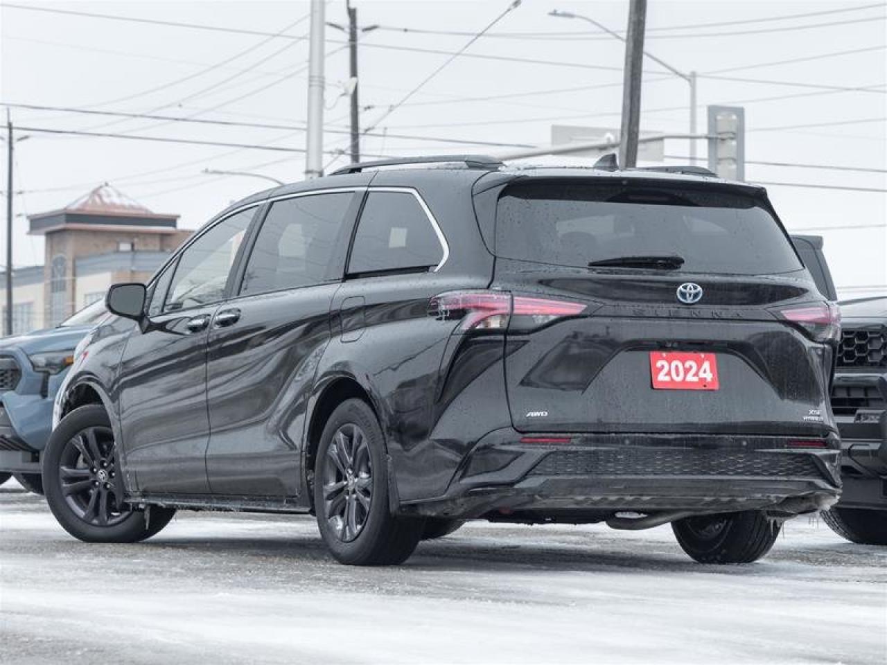 2024 Toyota Sienna Hybrid Sienna XSE AWD 7-Pass Photo