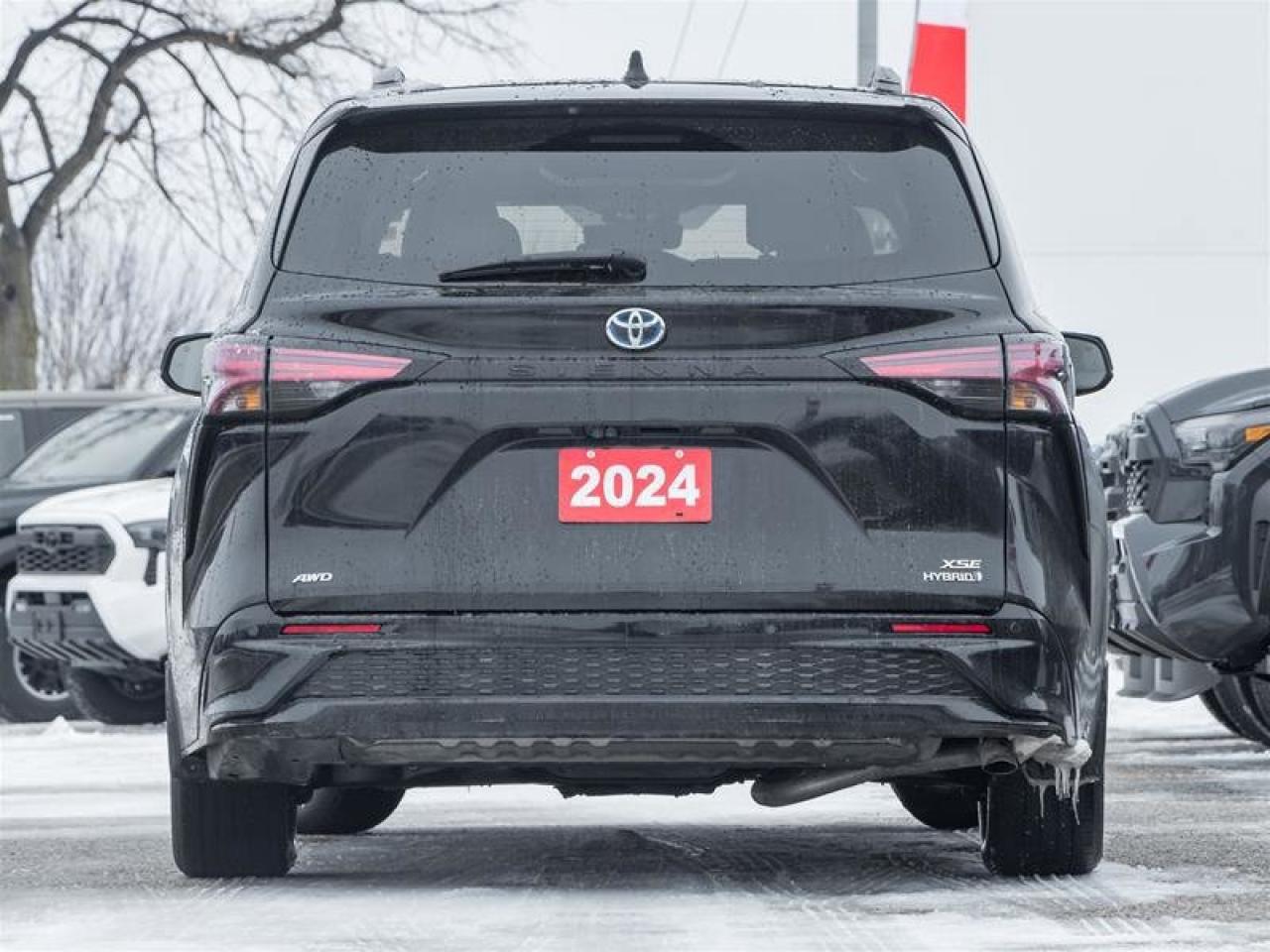 2024 Toyota Sienna Hybrid Sienna XSE AWD 7-Pass Photo