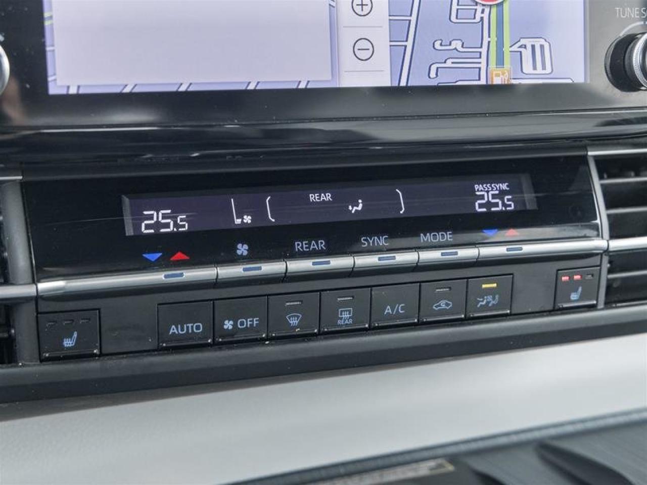 2024 Toyota Sienna Hybrid Sienna XSE AWD 7-Pass Photo