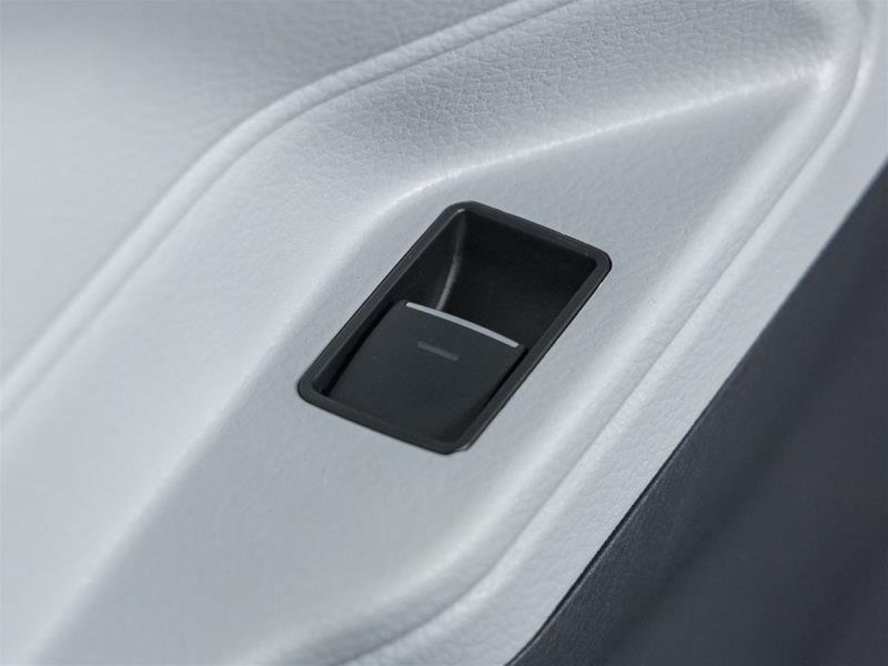 2024 Toyota Sienna Hybrid Sienna XSE AWD 7-Pass Photo