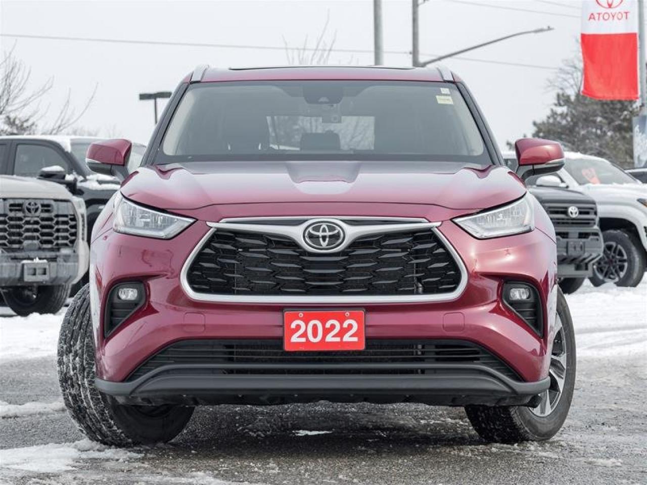 2022 Toyota Highlander XLE AWD Heated Seats| Backup Camera| Moonroof| Tri-zone Climate| XLE| AWD Photo