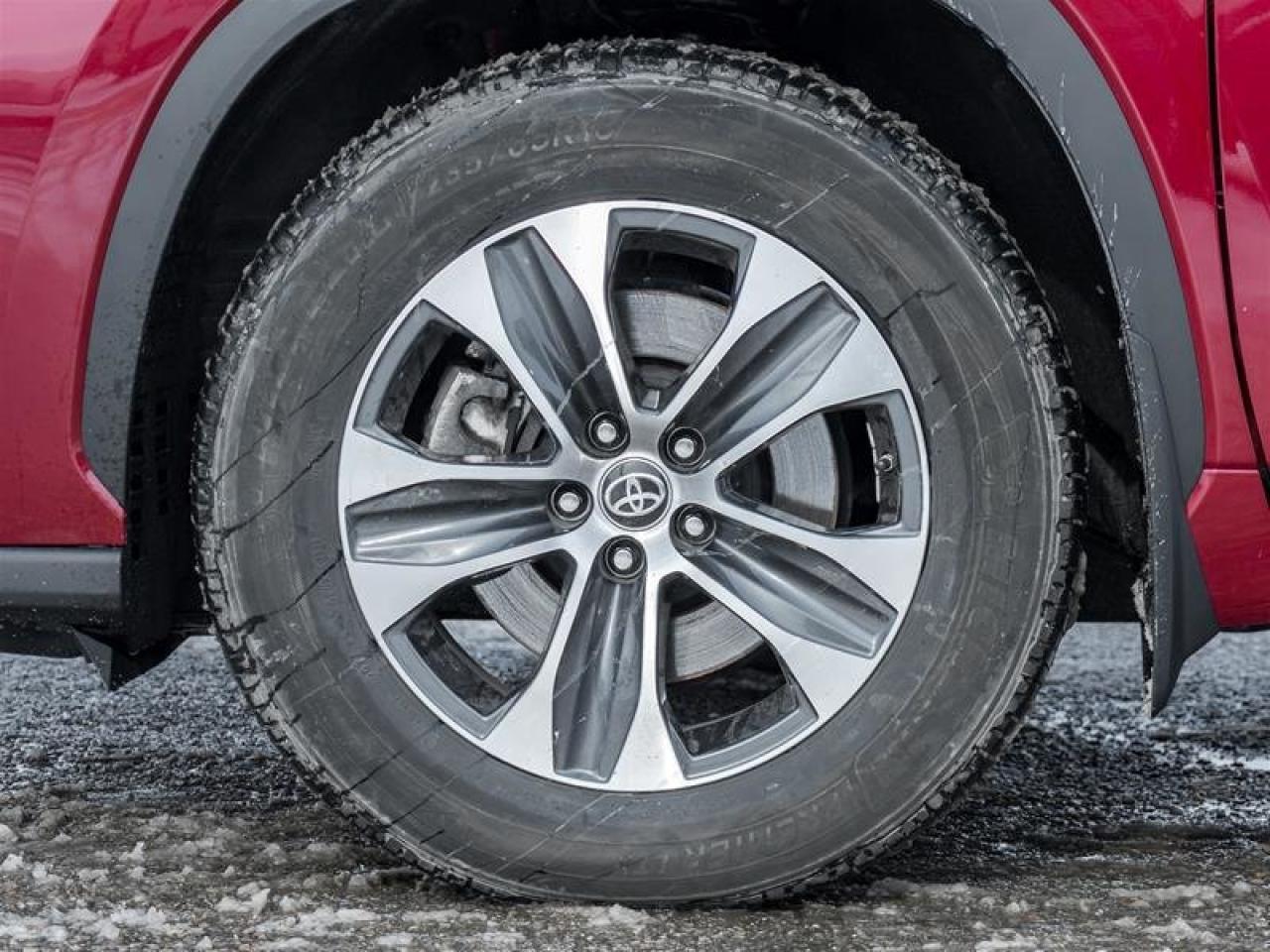 2022 Toyota Highlander XLE AWD Heated Seats| Backup Camera| Moonroof| Tri-zone Climate| XLE| AWD Photo3