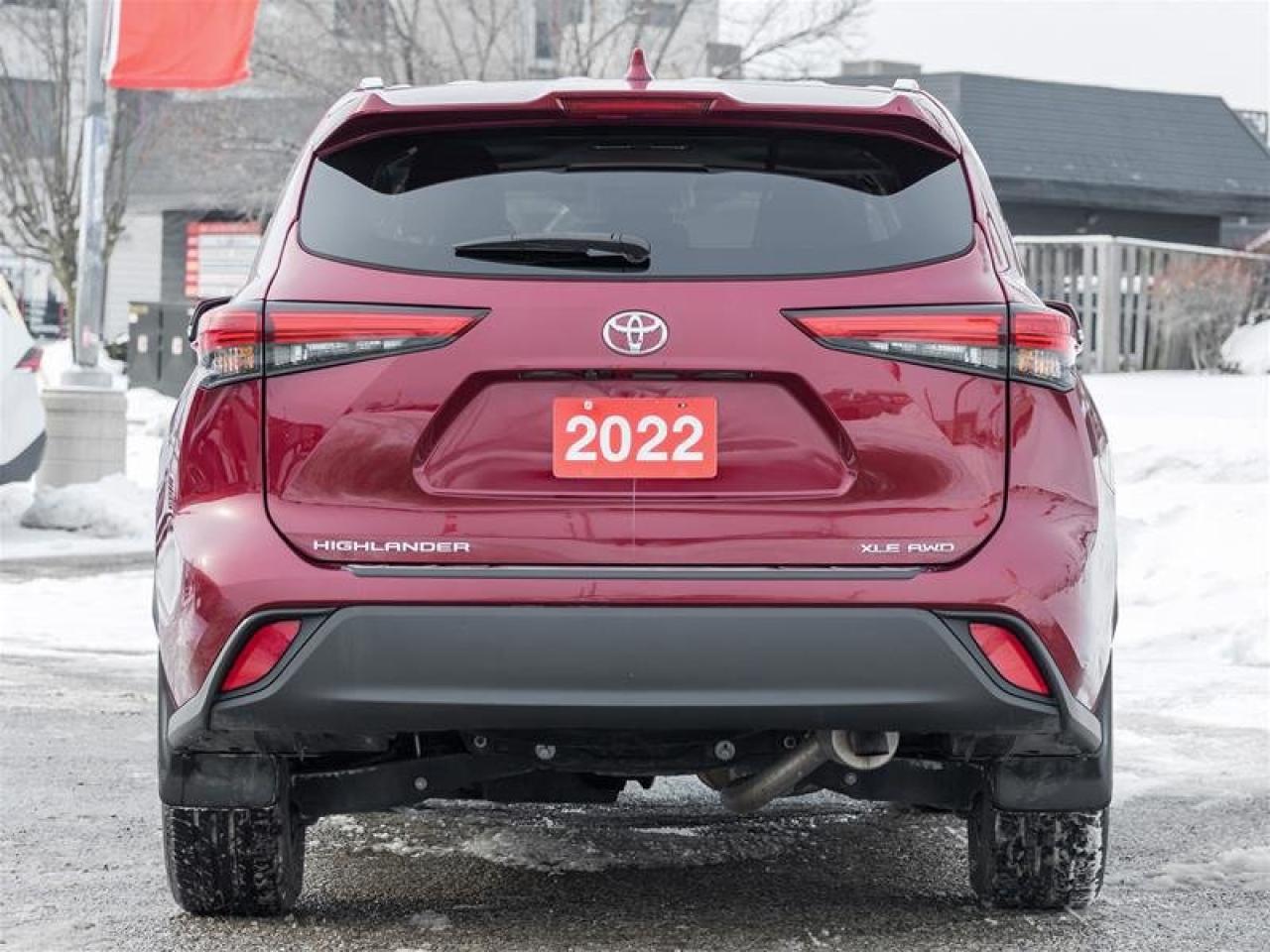 2022 Toyota Highlander XLE AWD Heated Seats| Backup Camera| Moonroof| Tri-zone Climate| XLE| AWD Photo