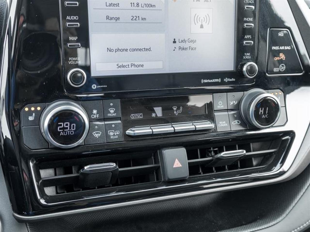 2022 Toyota Highlander XLE AWD Heated Seats| Backup Camera| Moonroof| Tri-zone Climate| XLE| AWD Photo