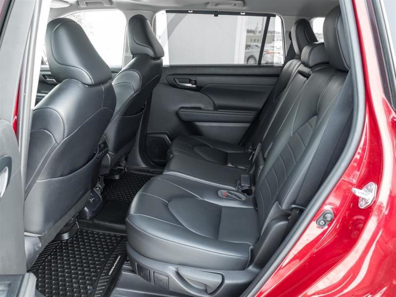 2022 Toyota Highlander XLE AWD Heated Seats| Backup Camera| Moonroof| Tri-zone Climate| XLE| AWD Photo