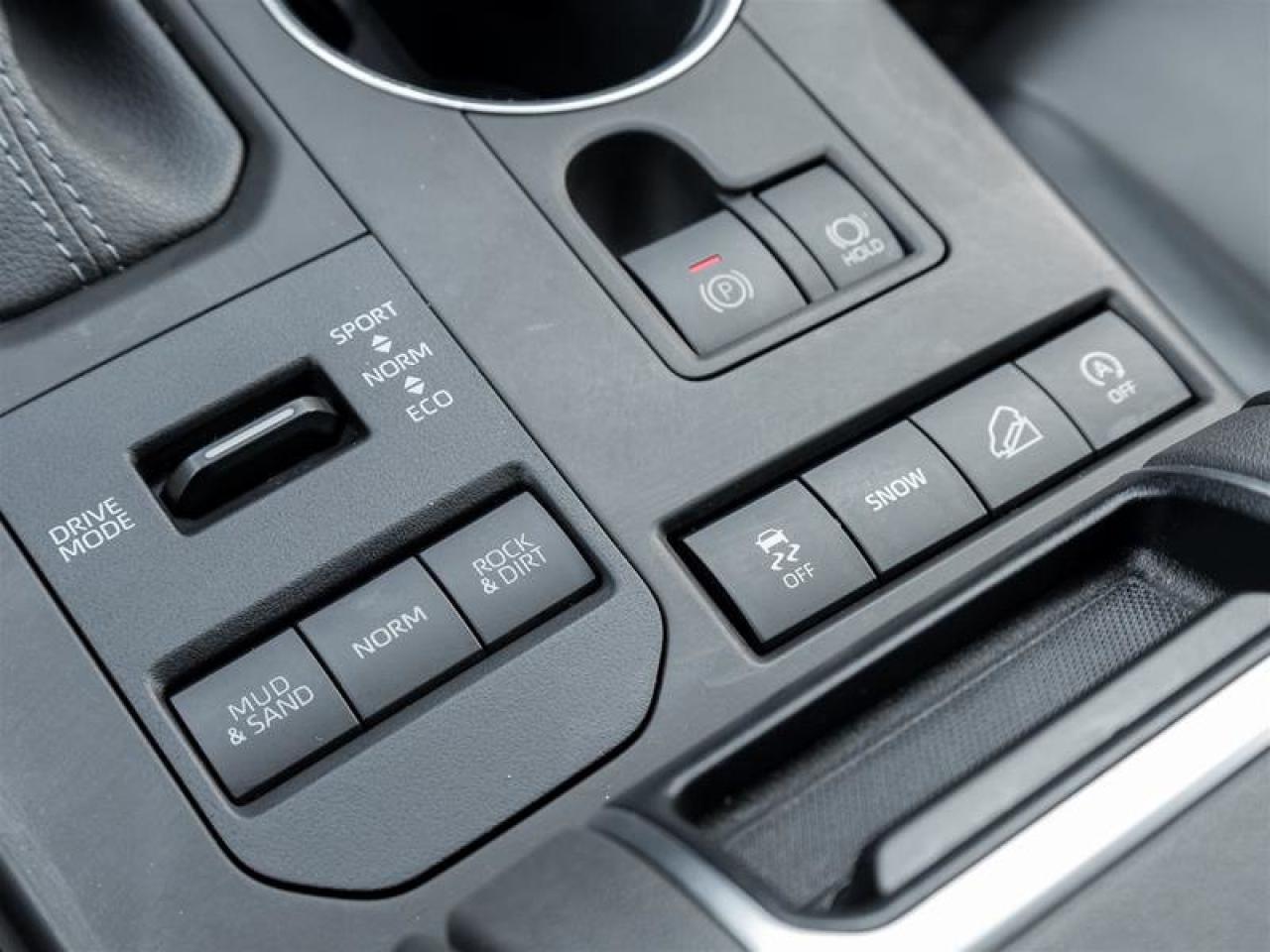 2022 Toyota Highlander XLE AWD Heated Seats| Backup Camera| Moonroof| Tri-zone Climate| XLE| AWD Photo