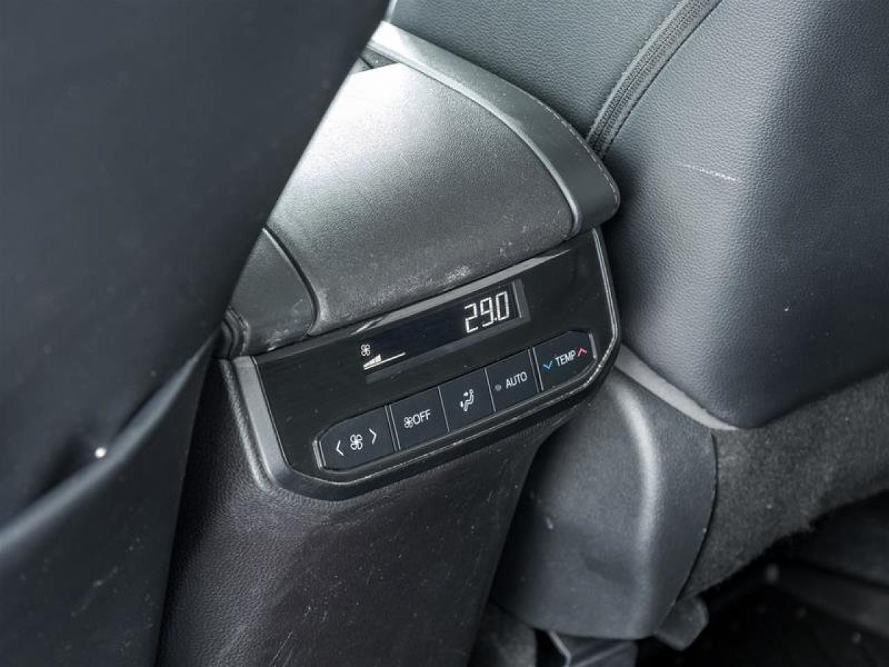 2022 Toyota Highlander XLE AWD Heated Seats| Backup Camera| Moonroof| Tri-zone Climate| XLE| AWD Photo