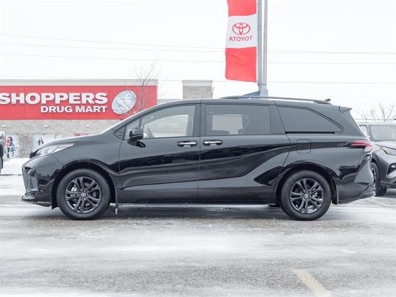 2025 Toyota Sienna Hybrid Sienna XSE AWD 7-Pass Photo
