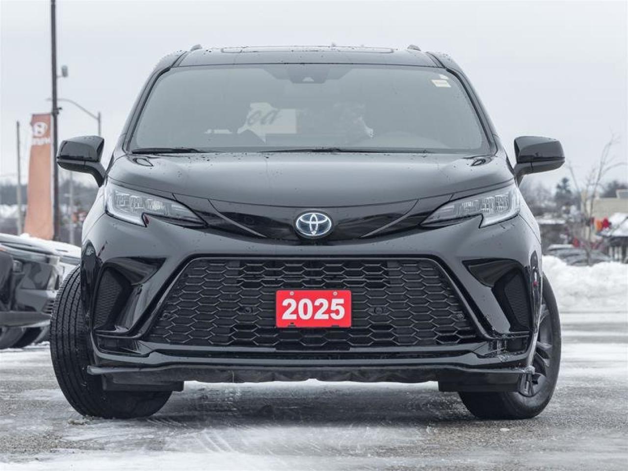 2025 Toyota Sienna Hybrid Sienna XSE AWD 7-Pass Photo