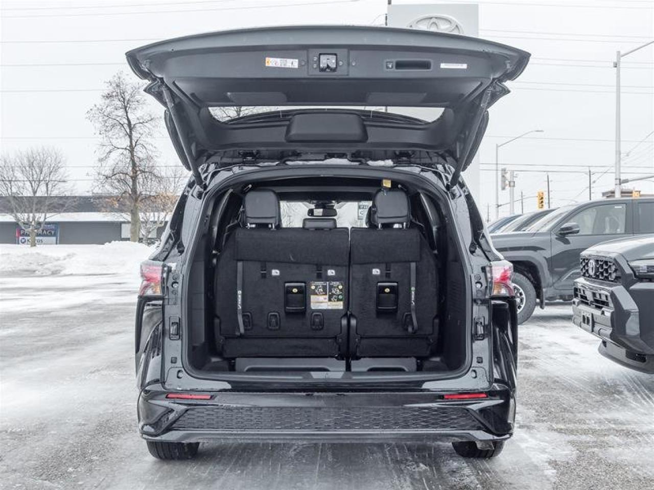 2025 Toyota Sienna Hybrid Sienna XSE AWD 7-Pass Photo