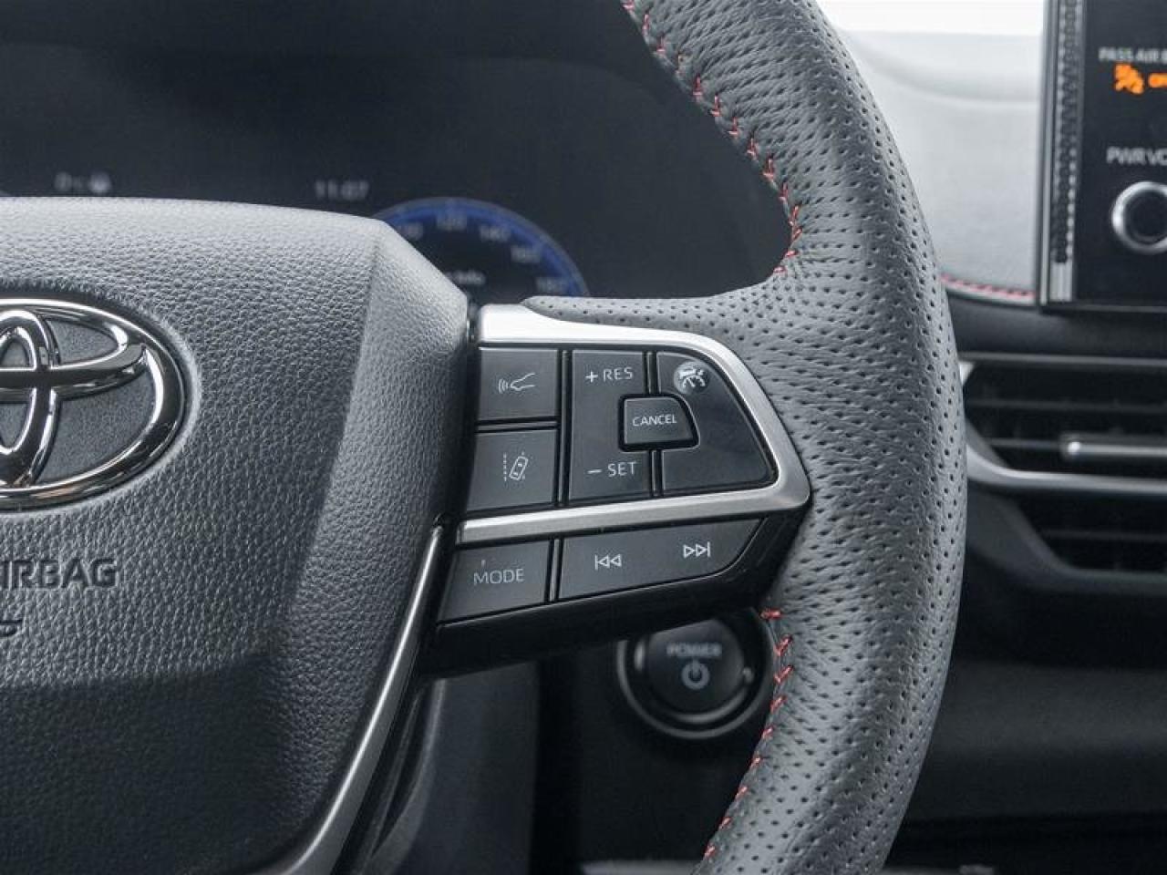 2025 Toyota Sienna Hybrid Sienna XSE AWD 7-Pass Photo