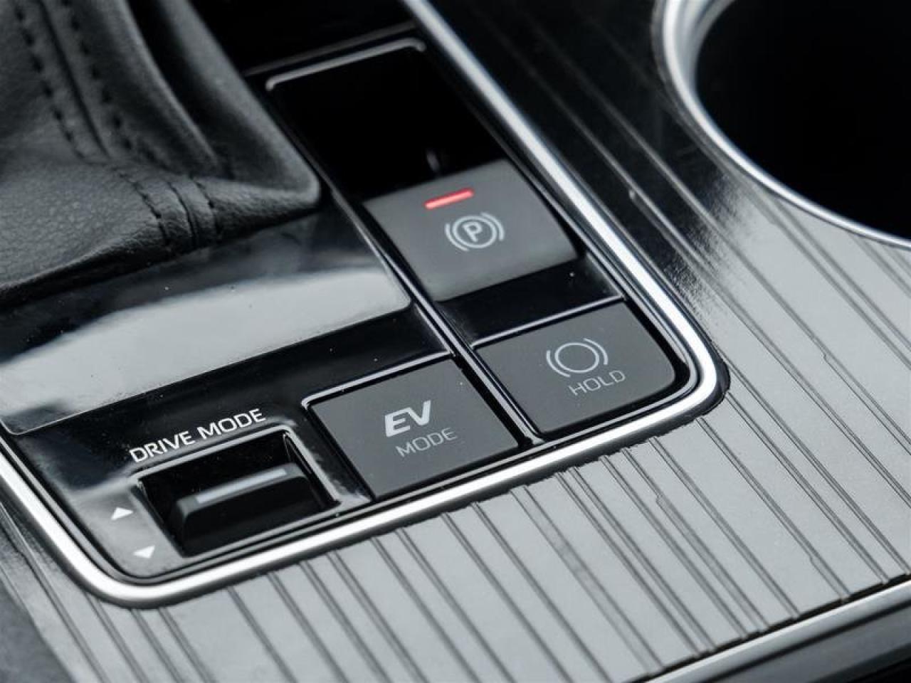 2025 Toyota Sienna Hybrid Sienna XSE AWD 7-Pass Photo