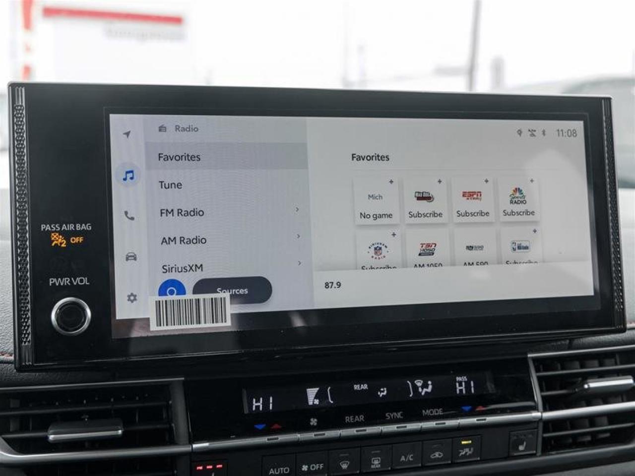 2025 Toyota Sienna Hybrid Sienna XSE AWD 7-Pass Photo