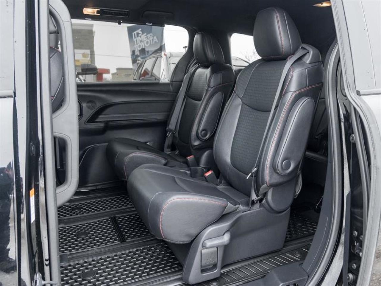 2025 Toyota Sienna Hybrid Sienna XSE AWD 7-Pass Photo