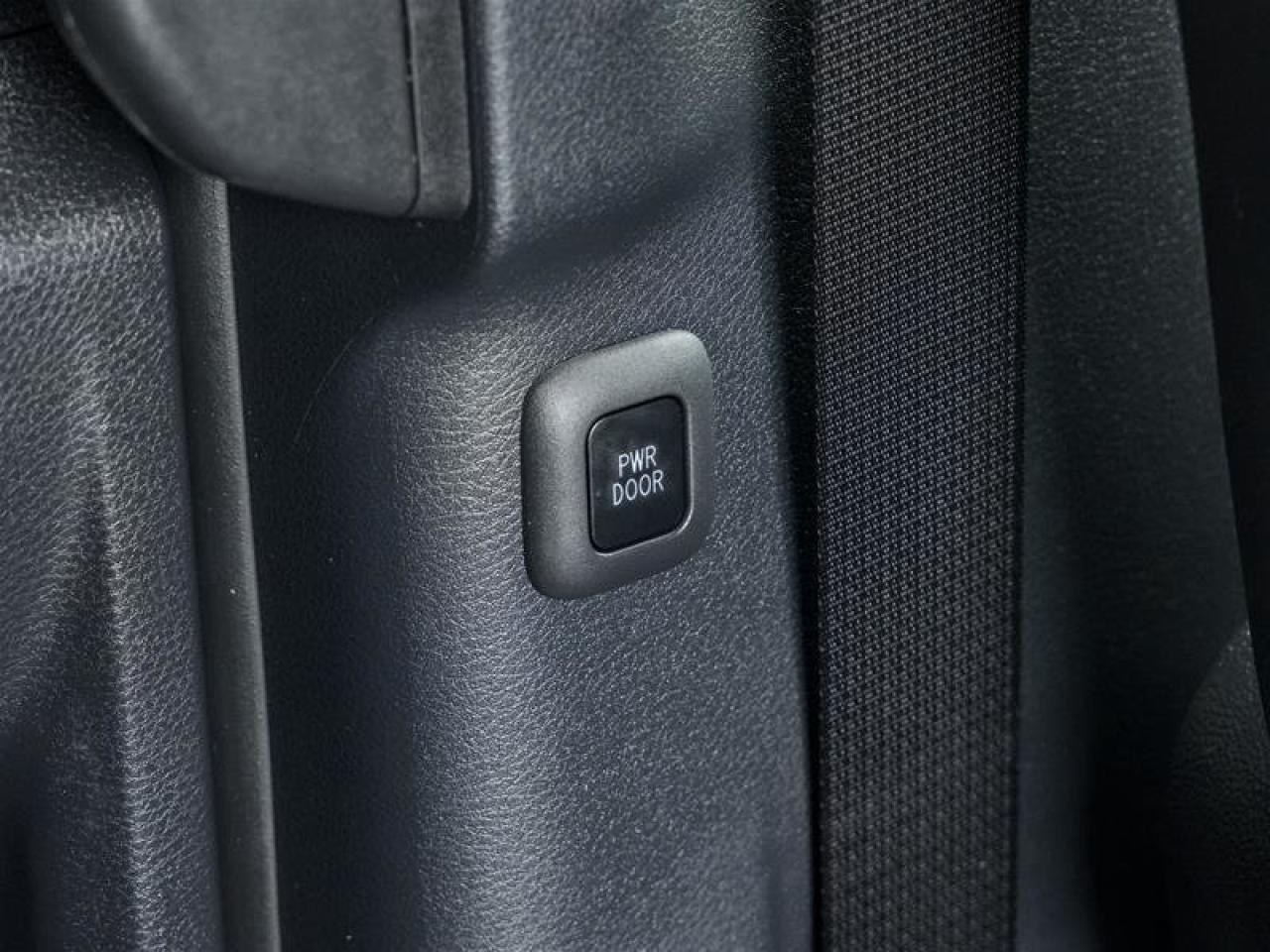 2025 Toyota Sienna Hybrid Sienna XSE AWD 7-Pass Photo