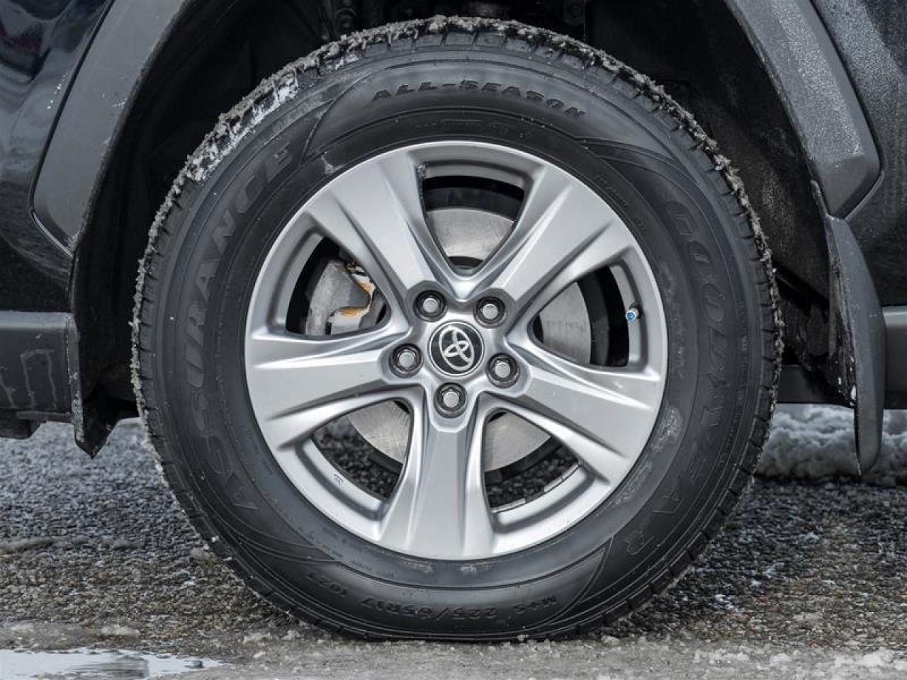 2022 Toyota RAV4 XLE AWD Dual-zone Climate| Heated Seats| Rearview Camera| XLE| AWD Photo