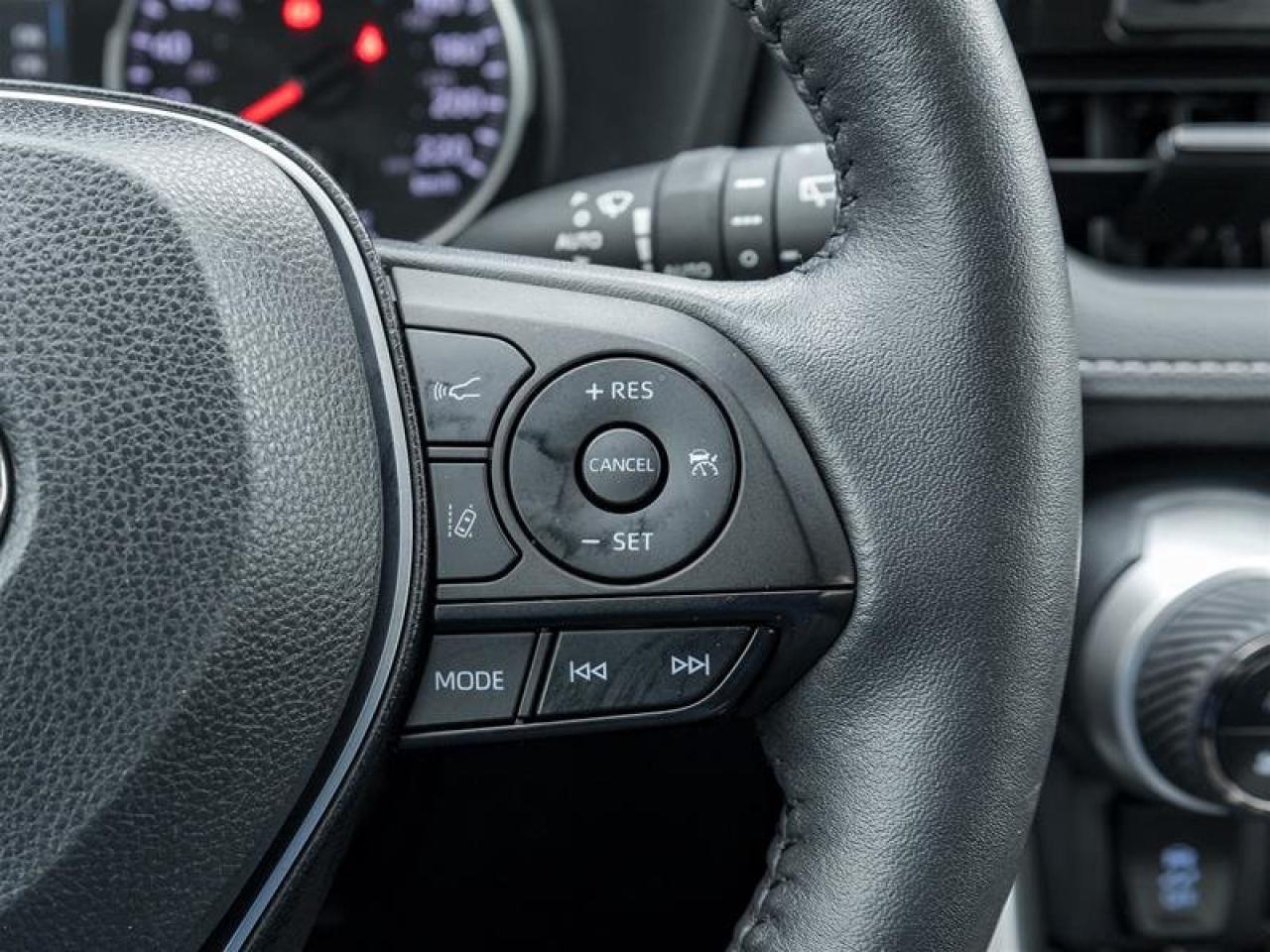 2022 Toyota RAV4 XLE AWD Dual-zone Climate| Heated Seats| Rearview Camera| XLE| AWD Photo