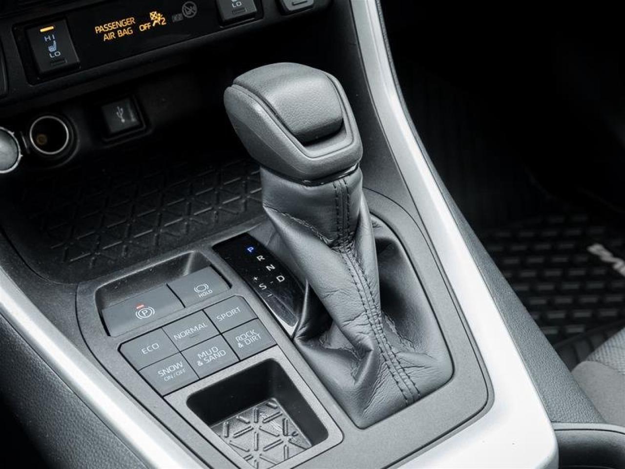 2022 Toyota RAV4 XLE AWD Dual-zone Climate| Heated Seats| Rearview Camera| XLE| AWD Photo