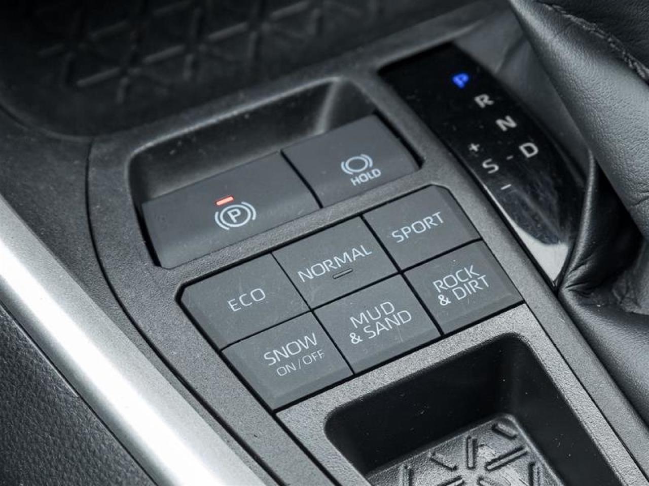 2022 Toyota RAV4 XLE AWD Dual-zone Climate| Heated Seats| Rearview Camera| XLE| AWD Photo