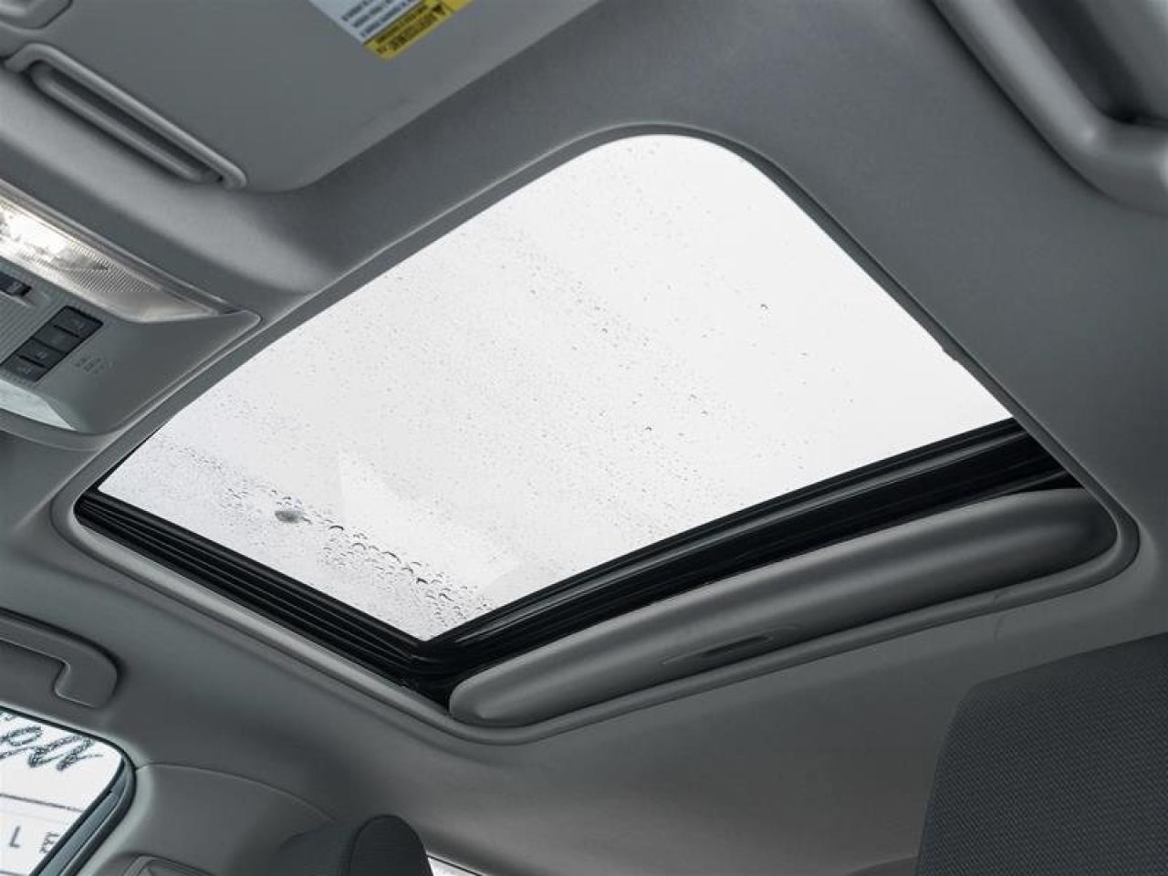 2022 Toyota RAV4 XLE AWD Dual-zone Climate| Heated Seats| Rearview Camera| XLE| AWD Photo