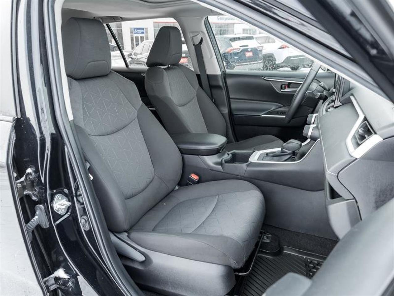 2022 Toyota RAV4 XLE AWD Dual-zone Climate| Heated Seats| Rearview Camera| XLE| AWD Photo