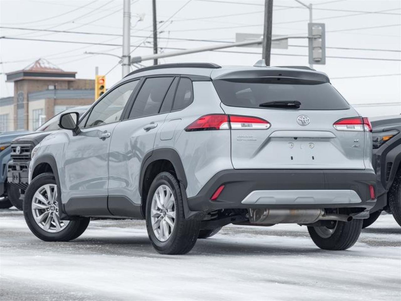 2023 Toyota Corolla Cross LE AWD Photo