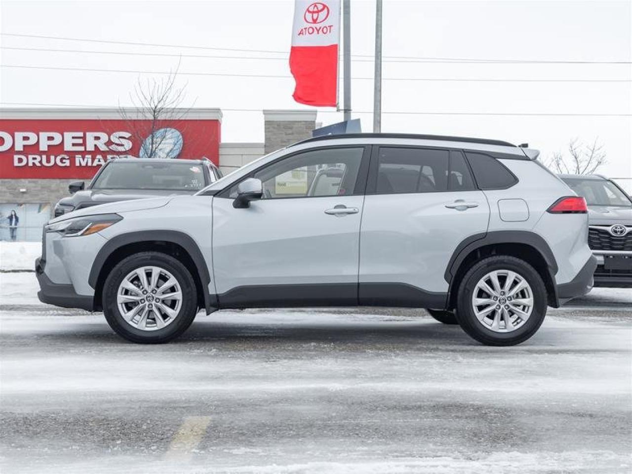 2023 Toyota Corolla Cross LE AWD Photo