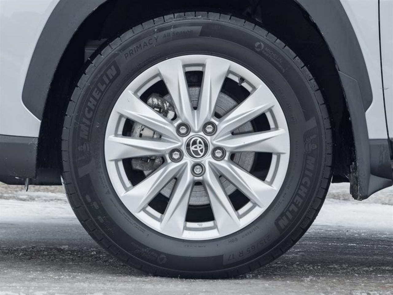 2023 Toyota Corolla Cross LE AWD Photo3