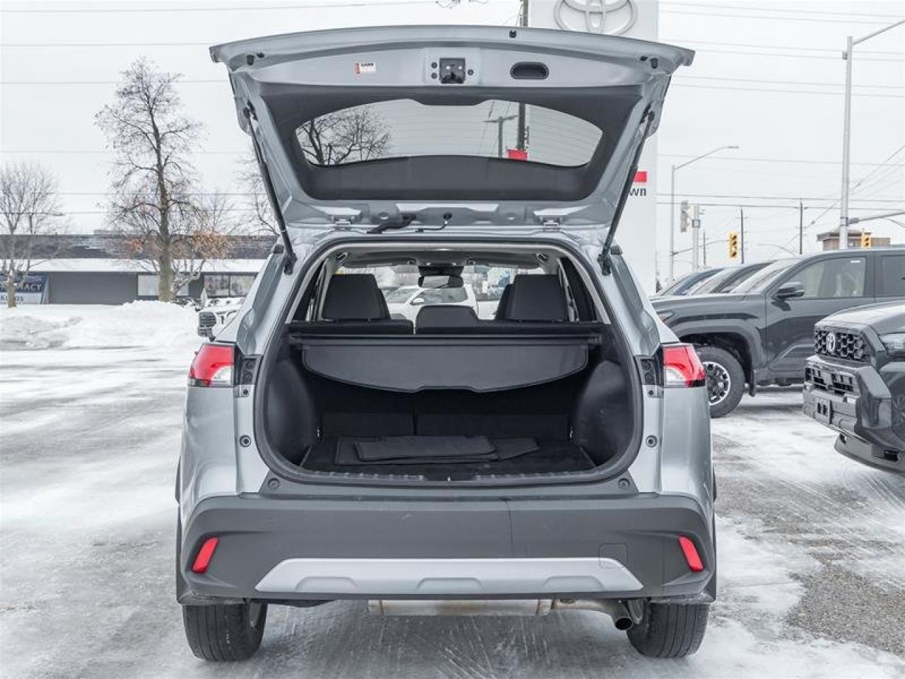 2023 Toyota Corolla Cross LE AWD Photo