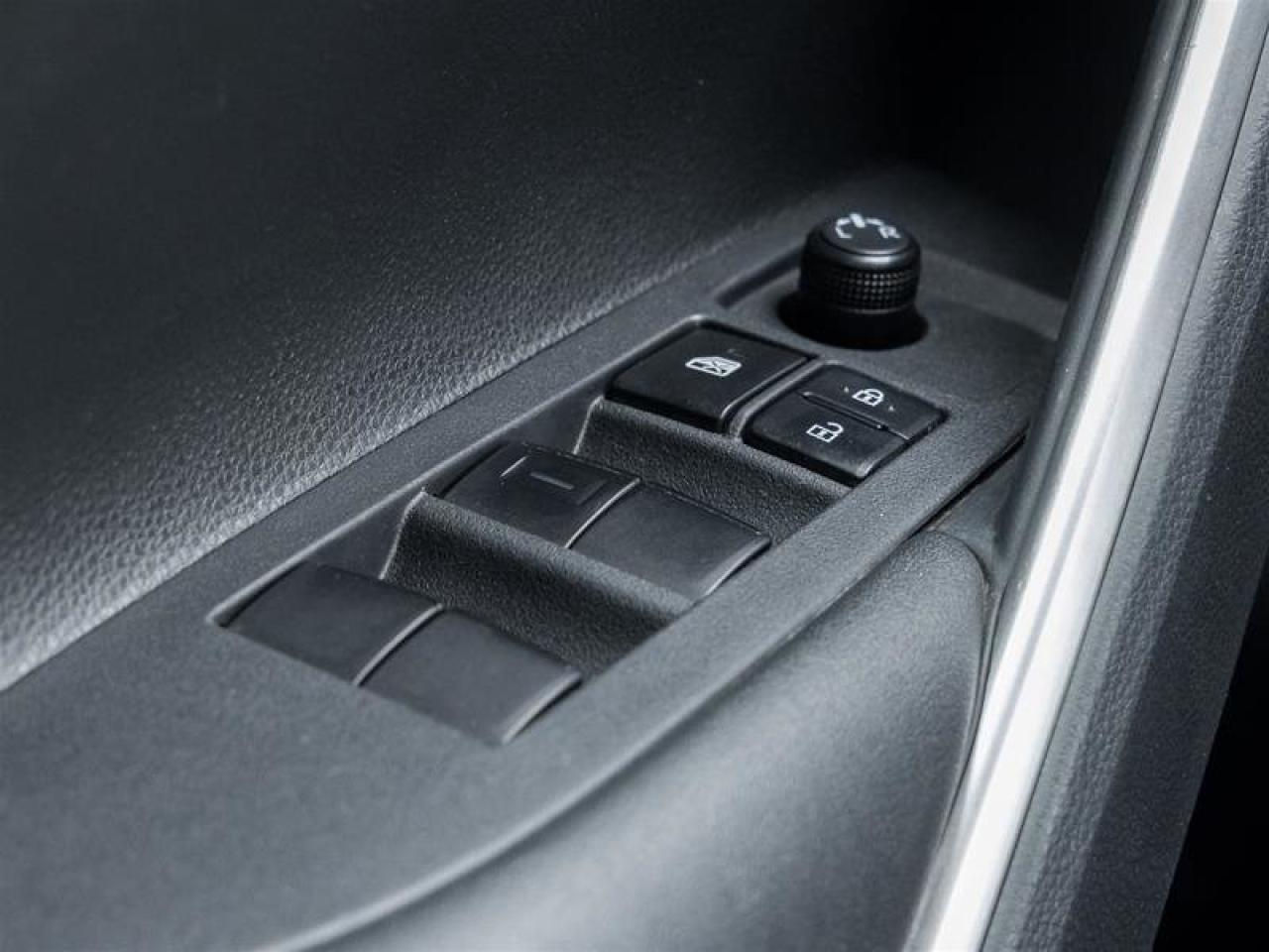 2023 Toyota Corolla Cross LE AWD Photo