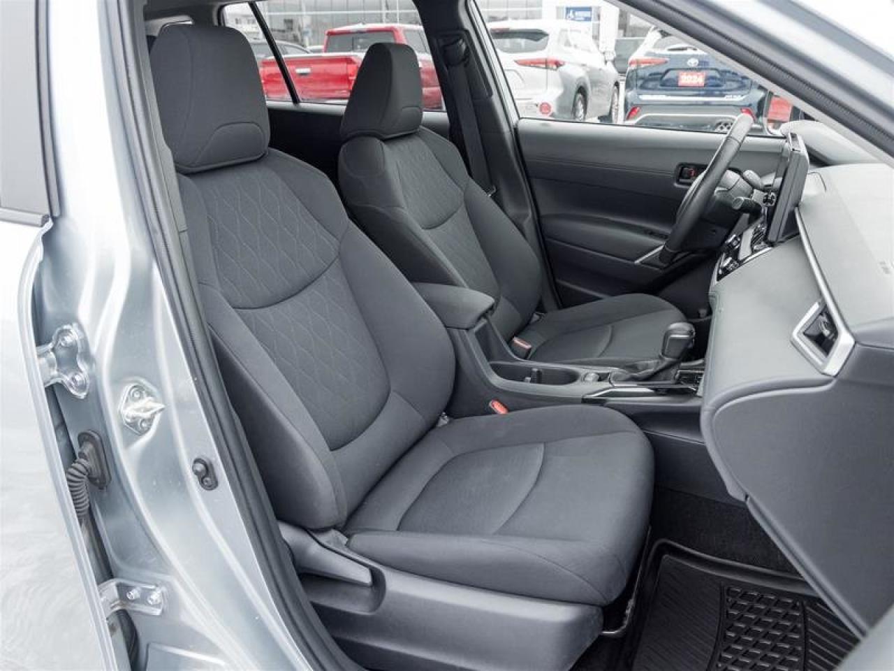 2023 Toyota Corolla Cross LE AWD Photo