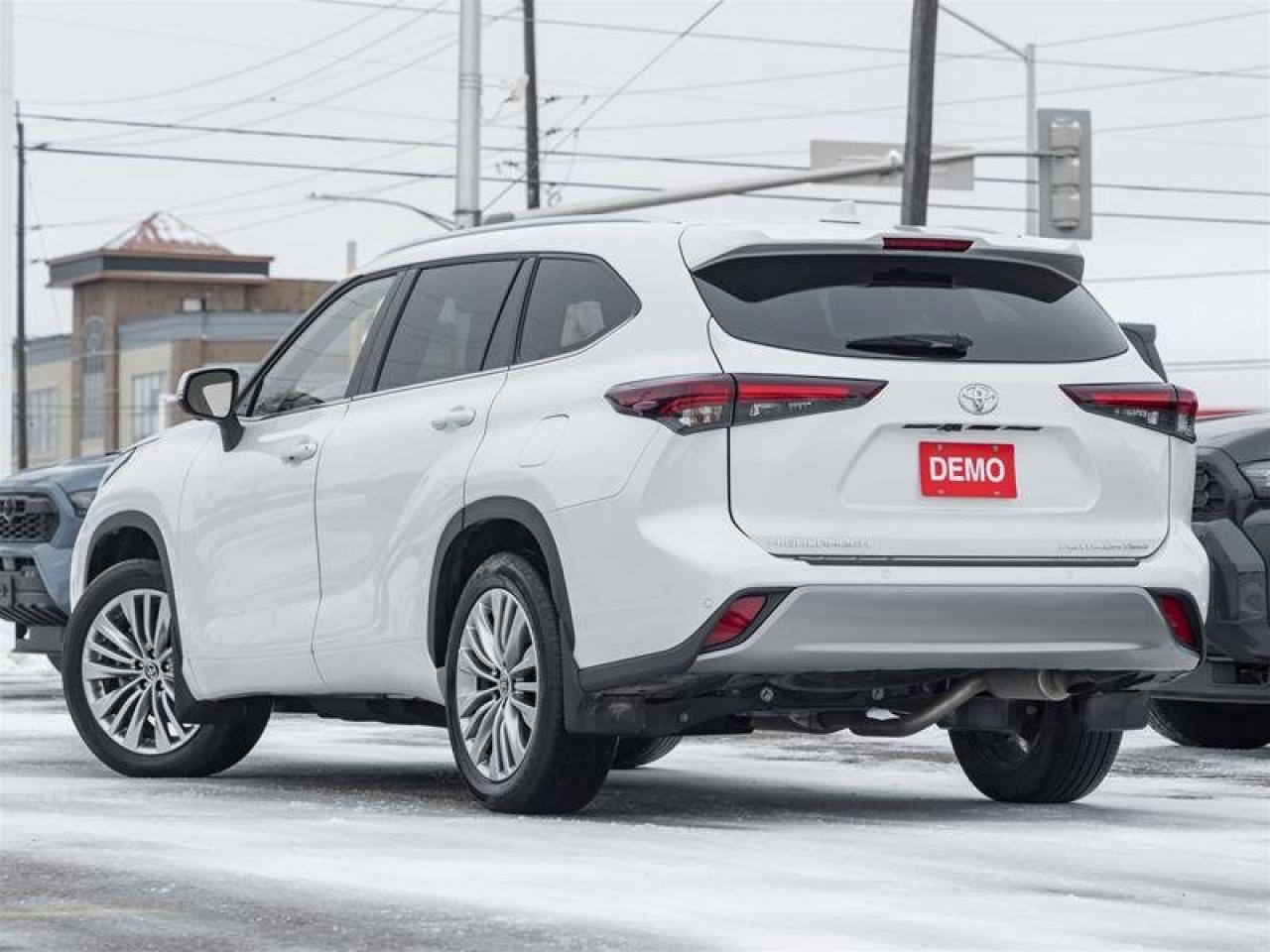 2025 Toyota Highlander LIMITED AWD Photo