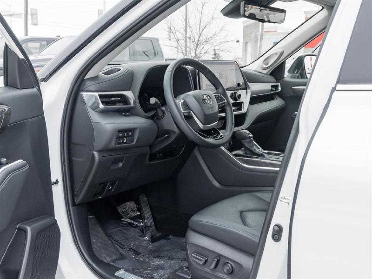 2025 Toyota Highlander LIMITED AWD Photo